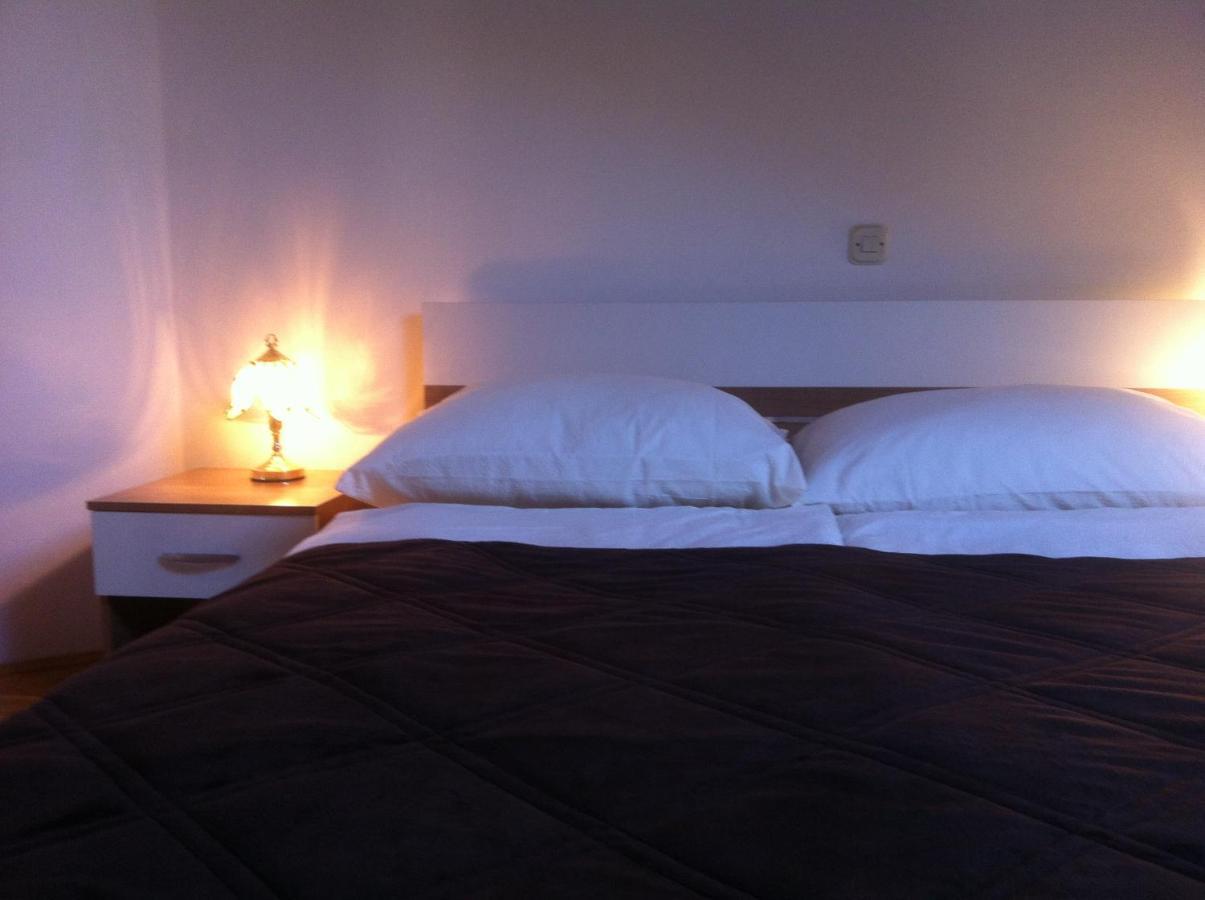 Apartment Preka Palit Eksteriør bilde